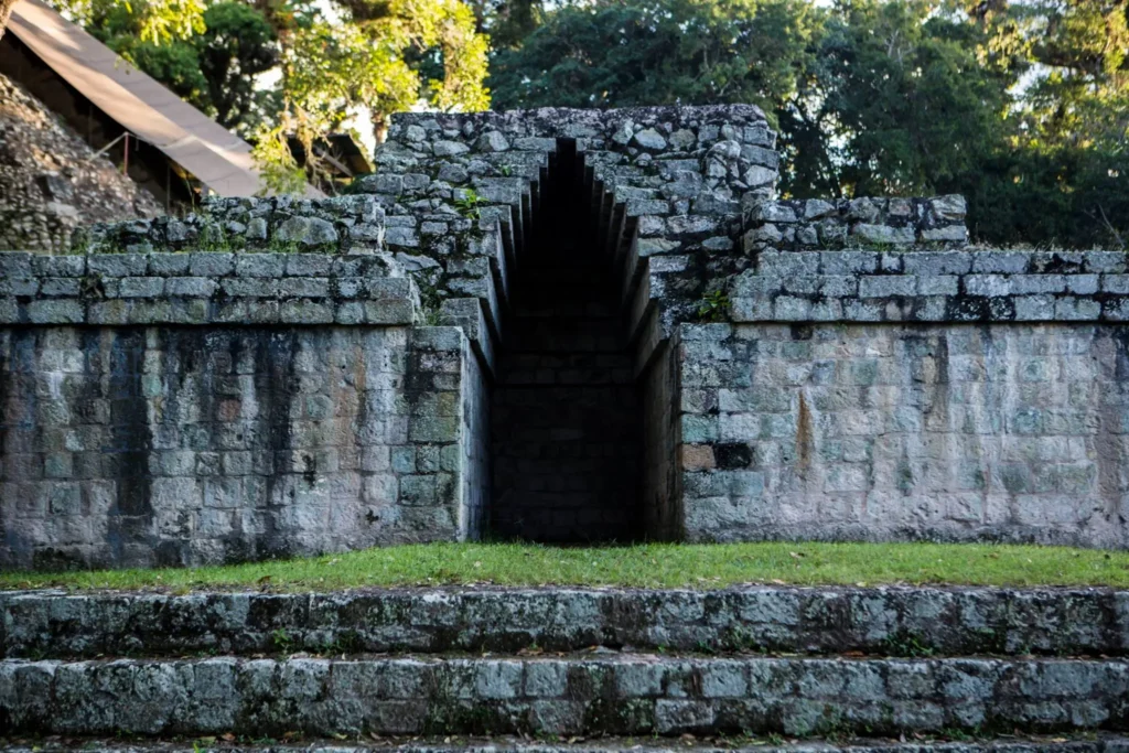 arco maya ruinas copan